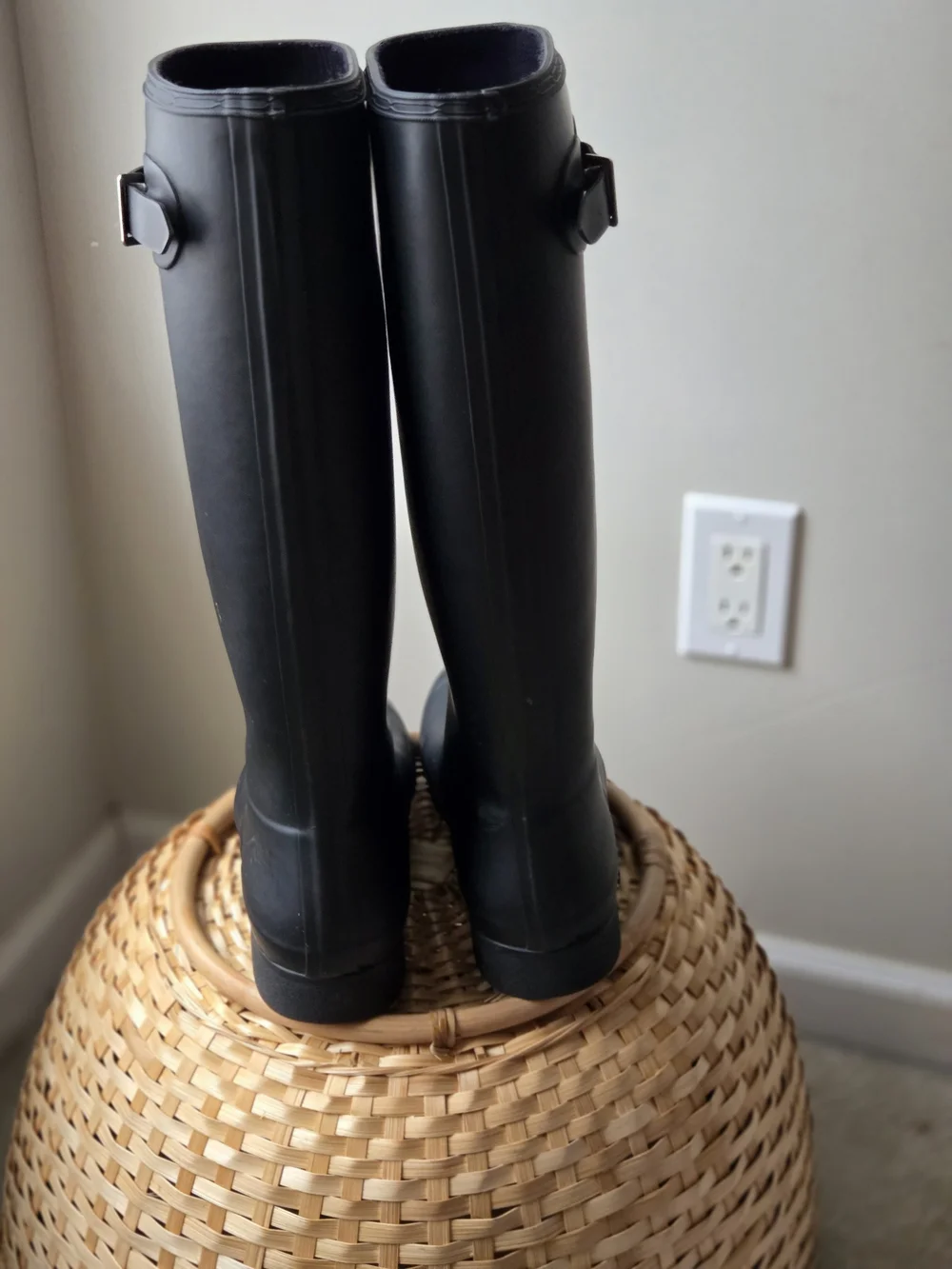 Hunter Women's Original Tall Rain Boots in Black W/ Tall Lining Socks & Bag